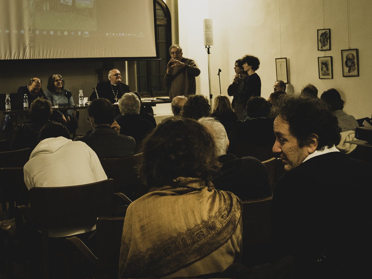 LSU_Ferrara's tweet photo. Ieri, martedì 22 novembre, si è tenuto a Casa Cini l'evento 'Ripudiare la guerra in tempo di guerra', in collaborazione con Rete Pace Ferrara.

#LSU #laboratoriostudiurbani #ferrara #pace #nonviolenza #università #unife #movimentononviolento https://t.co/UfEN7AplLc