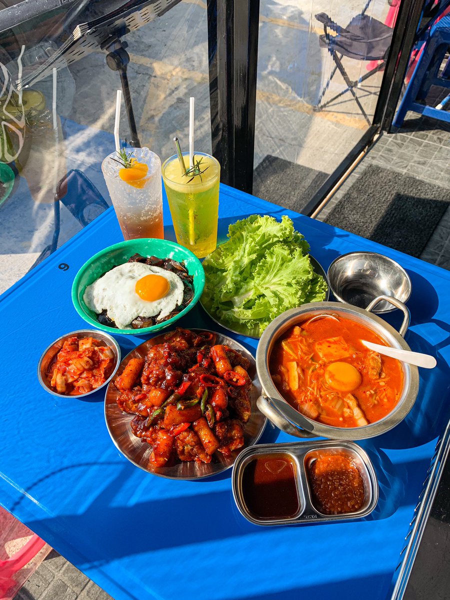 whatdoueattoday's tweet photo. น้องพึ่งรู้ว่า 𝗖𝗛𝗘𝗢𝗡𝗠𝗔𝗡🇰🇷✨ เค้ามีสาขาที่ราชพฤกษ์ด้วย ละเค้ามีเมนูใหม่ ข้าวผัดมันปูหมูย่างกระทะร้อน🦀🥓🍚 ข้าวผัดโคตรหอมมันปู นัวไม่ไหว ยิ่งกินกับสามชั้นที่โปะมาคือดีมาก อร่อยแบบตะโกนนน📣 
#천만 #ชอนมัน #cheonman #koreanstreetfood #ไปเกาหลีที่ชอนมัน @CheonmanT https://t.co/pzauHIFL8i
