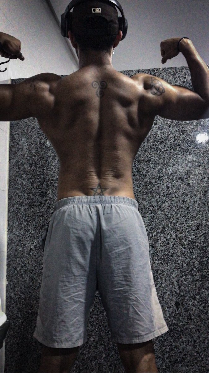 indianBRHD's tweet photo. @xandaogod 1.90 de altura, 95kg e 4 quase 5 anos de treino https://t.co/8xQOC5Zy5O