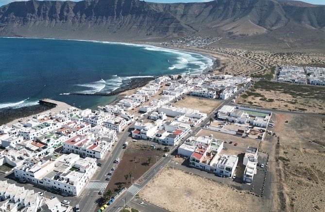 #Teguise y Gesplan avanzan en la Ordenanza Provisional sobre las alineaciones y rasantes de Caleta de Sebo y Caleta de Famara  un proyecto cuyo presupuesto asciende a 74.856,83€ ✔️