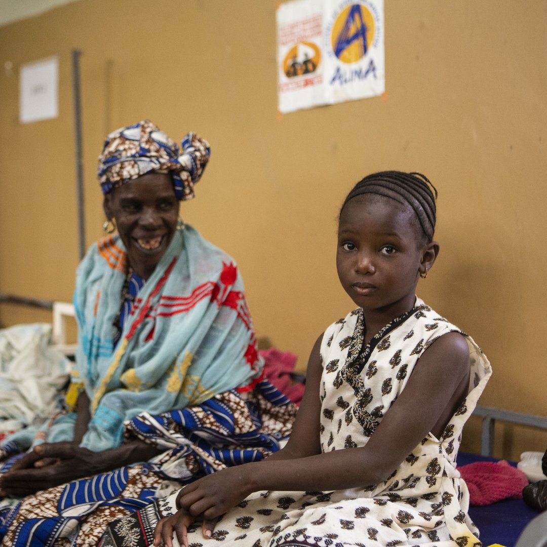 ALIMA_ORG's tweet photo. Accompanied by her grandmother, 6-year-old Hama is recovering in the hospital from malaria.
📷 Seyba Keita / ALIMA
🤝 @eu_echo @ECHO_WAfrica
#ALIMAngo #malaria #Mali https://t.co/DZ2ro332ti