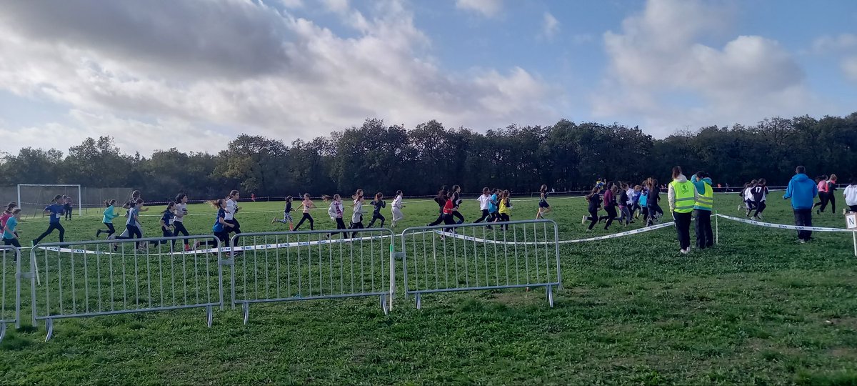 C'est parti!!! Avec nos benjamines au départ !!! Go go go !!!