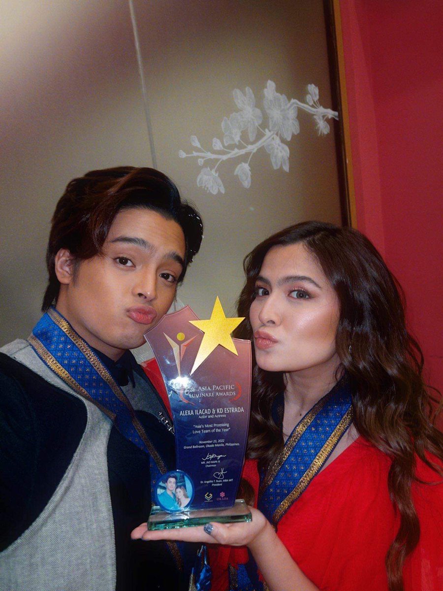 kluofc_'s tweet photo. Presenting Asia’s Most Promising Loveteam! 🤍

What a sight to see KDLex be honored and recognized as a frontrunner amongst other new loveteams. Continue to captivate more people with your undeniable charm and palpable chemistry.

This is #KDLex’s magic at work. ✨ https://t.co/Gs5KIOG9Zo