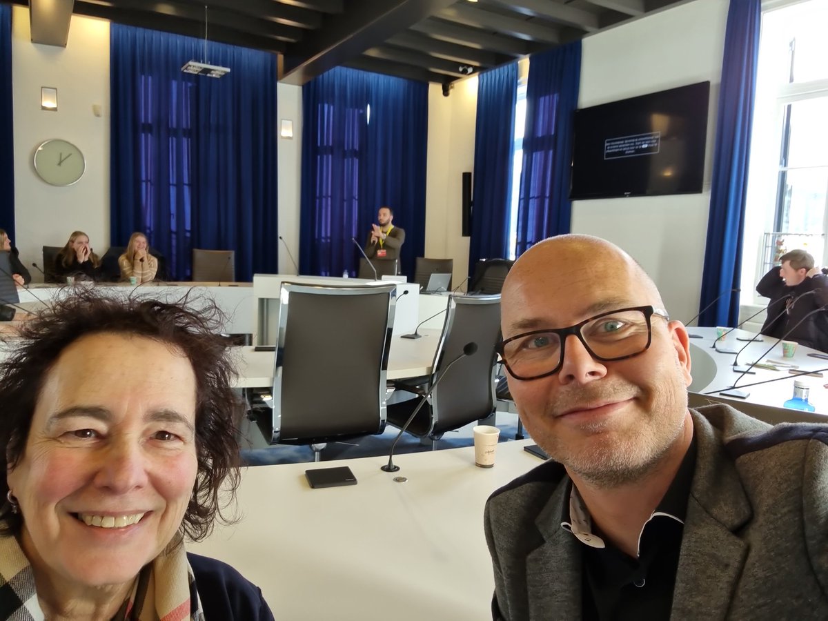 Unieke debatten in onze raadszaal. Leerlingen van het JFC discussieerden als volleerde raadsleden over de opening van winkels op zondag, gratis menstruatieproducten, windmolens en het ontbreken van uitgaansmogelijkheden voor 16+. Samen met Judith van de Wildenberg.