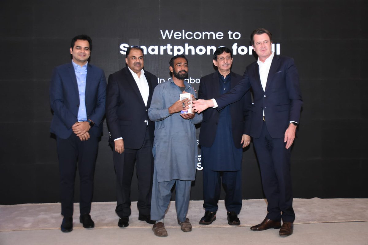 MoitOfficial's tweet photo. Federal Minister for IT and Telecommunication Syed Amin Ul Haque addressing launching ceremony of 'GSMA Smartphone for All' in #Islamabad on November 23, 2022.

#MOITT #SmartPhone4All #Conectivity #Internet https://t.co/o64CGyhMtF