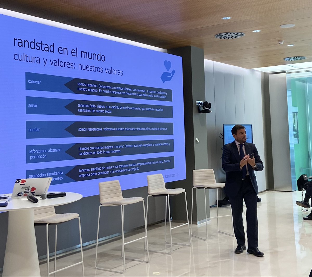 Stellium Business School (@stelliumbs) on Twitter photo ⭐️Daniel Lorenzo, Regional Manager en <a href="/Randstad_es/">Randstad España</a> en el cierre de la jornada con su ponencia:
“La nueva revolución es el cambio, todas las cosas están cambiando a una velocidad abrumadora”
#SabadellHubEmpresa #Valencia <a href="/valenciactiva_/">València Activa</a> <a href="/AjuntamentVLC/">Ajuntament València</a> <a href="/VLCTechCity/">VLC Tech City</a> <a href="/Stelliumbs/">Stellium Business School</a> ⭐️Daniel Lorenzo, Regional Manager en <a href="/Randstad_es/">Randstad España</a> en el cierre de la jornada con su ponencia:
“La nueva revolución es el cambio, todas las cosas están cambiando a una velocidad abrumadora”
#SabadellHubEmpresa #Valencia <a href="/valenciactiva_/">València Activa</a> <a href="/AjuntamentVLC/">Ajuntament València</a> <a href="/VLCTechCity/">VLC Tech City</a> <a href="/Stelliumbs/">Stellium Business School</a>