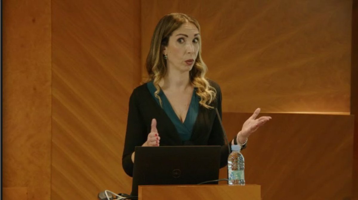 👉 Durante la jornada se comparten conocimientos científicos que contribuyen al progreso de la actividad asistencial de la Entidad.
ℹ Los cursos que componen la Jornada están certificados por <a href="/ub_il3/">IL3-UB</a> <a href="/UniBarcelona/">Universitat de Barcelona</a> con la titulación de Curso de Experto Universitario.