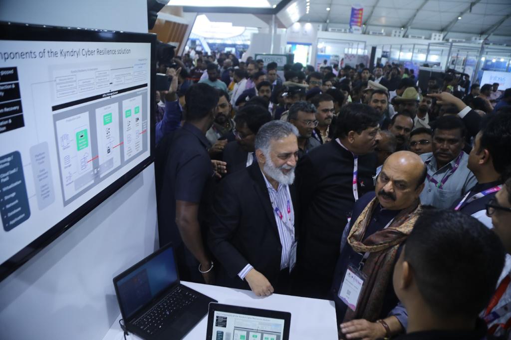 KyndrylIndia's tweet photo. Shri @BSBommai, Hon'ble CM of Karnataka and Hon'ble Minister @drashwathcn, visited the @Kyndryl booth at the #BTS2022 summit. Kyndryl experts discussed the #nextgen solutions to innovate and strengthen our #DigitalEconomy.
#kyndrylbridge #tech4nextgen https://t.co/5Oz9W7rZQv