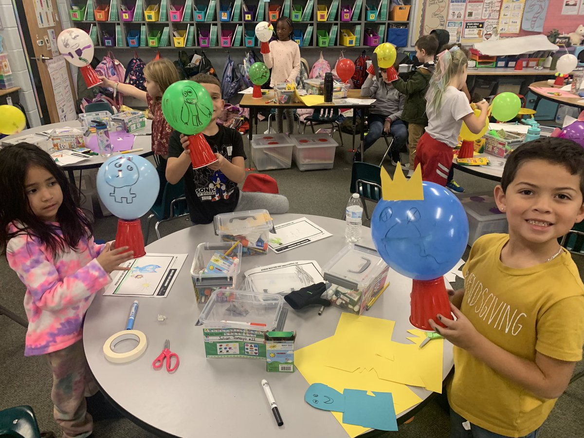 ApplebaumR7's tweet photo. Balloons over Broadway part 2!! #TMESEagles #funinfirst https://t.co/a01g5B6IBQ