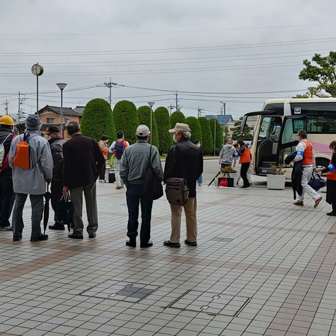 OniIwo's tweet photo. 早朝から「石川県原子力防災訓練」
高松サービスエリアで放射線量のスクリーニングをうける私。
原子力防災訓練は毎年行われています
#防災訓練　#木戸なおみ https://t.co/yqs1HiY2Ar