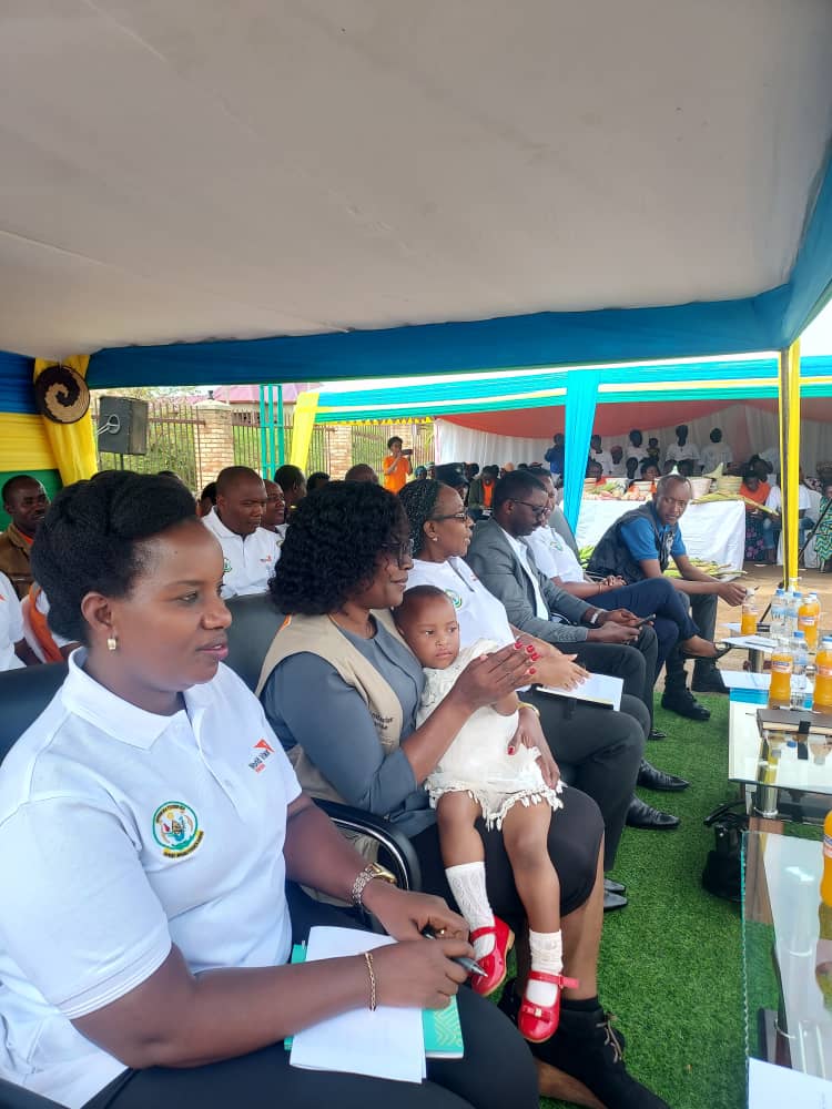 WVRwanda's tweet photo. #HappeningNow: Over 4,800 community members who are part of @WVRwanda's #UltraPoorGraduation program today convened for a celebration, as 145 households are shifting from category 1 to category 3 of the Ubudehe program.
1/3 https://t.co/JhIi1Sdg48