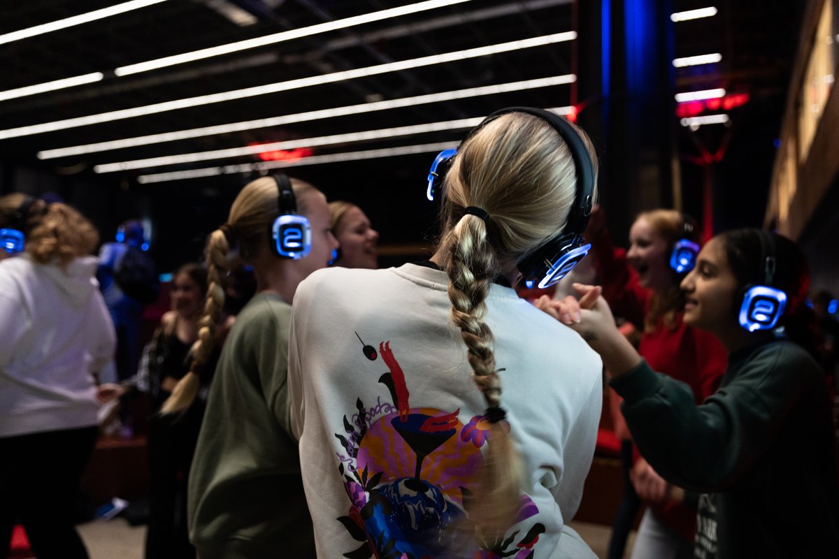 Samen met bedrijven, vmbo-scholen, <a href="/Alfacollege/">Alfa-college</a> en <a href="/mboterra/">Terra MBO</a> staan we op #techtothefuture in <a href="/MartiniPlaza/">Martiniplaza Groningen</a>. We nemen 2e klas leerlingen van het vmbo (en iedereen die dat wil) mee in de wereld van techniek. 

Er gaat een wereld voor je open! 

Foto's: Studio Flink