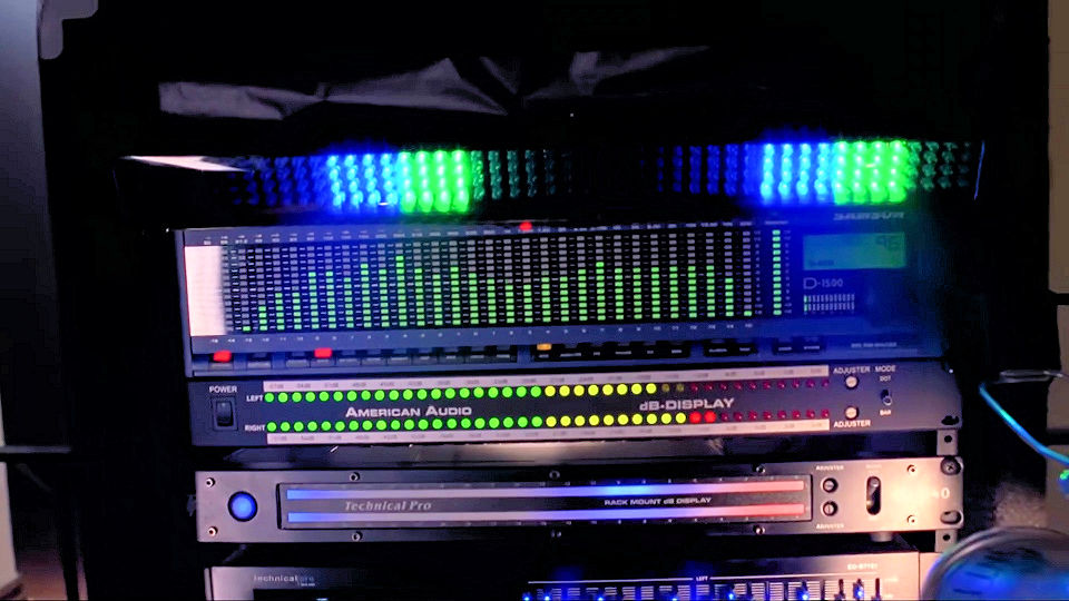 relive_bbbcs's tweet photo. @fasc1nate @TarunTspoon Dig all of them lines jumping around. Psychedelic.
Hits 120 decibels without breaking a sweat.
#BreakingBad #bb402 https://t.co/m841qeuevW
