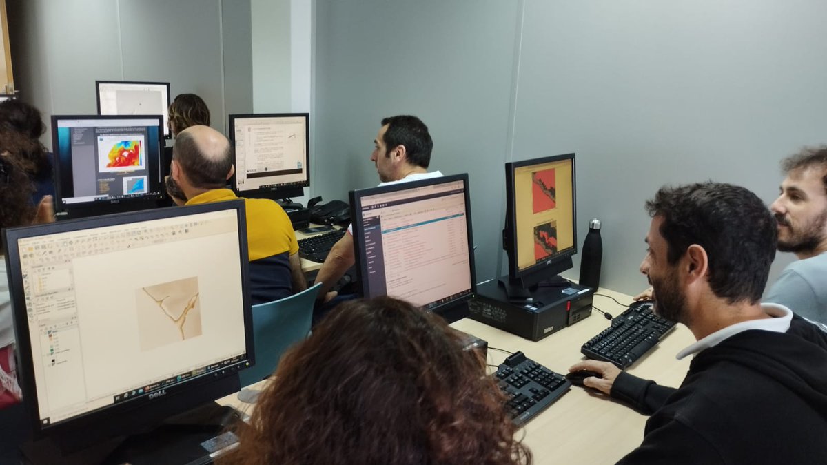socib_es's tweet photo. El 17 i 18 de novembre, #SOCIB va oferir a l'@EBAP_GOIB el curs "Funcionament de l'eina #ONAToolbox per a l'estudi local de l'impacte del #canviclimàtic sobre les #platges", en el marc del projecte #CostesPelCanvi

Saber-ne més ℹ️ https://t.co/oyGxMPfcdJ
#ICTSNews https://t.co/CY1g8HuKJU