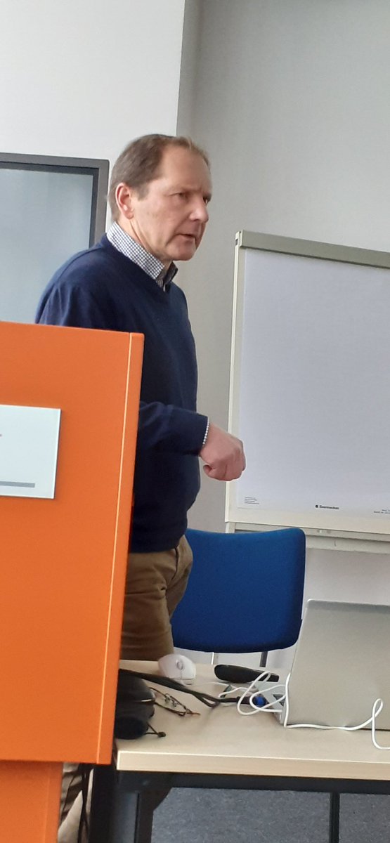 Dr. Marco König führt in die Veranstaltung ein.