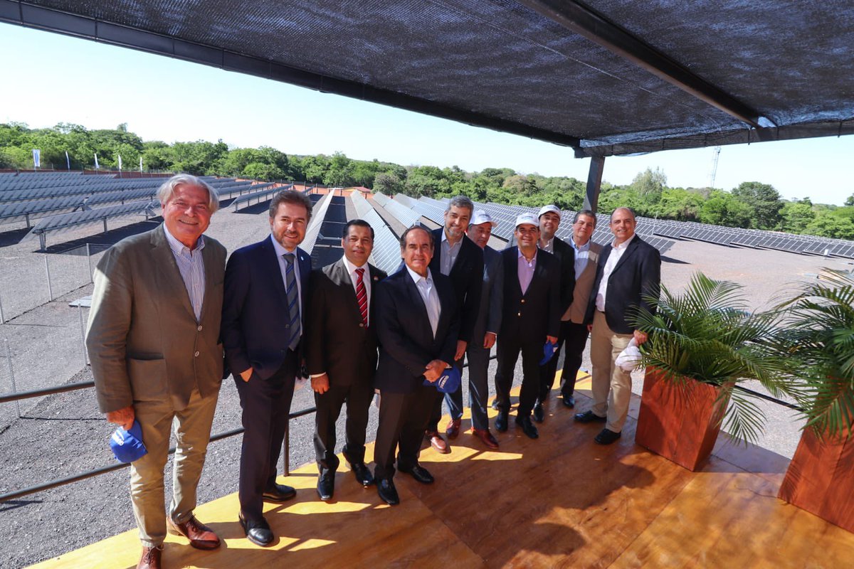 Una moderna Planta Solar fue inaugurada hoy en el Frigorífico Guaraní S.A.C.I. de la ciudad de Limpio, con presencia del Pdte. <a href="/MaritoAbdo/">Marito Abdo</a>. Se trata de un sistema de paneles móviles de alta tecnología que captará la energía renovable a partir de los rayos del sol.