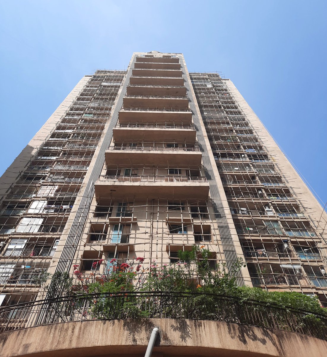 avonprojects's tweet photo. Our Ongoing Project | SIGNIA OCEAN CHSL (Airoli, Navi Mumbai) |
.
Ground + Podium1 + Podium2 + 26 Floors - 1 Wing
.
Contact us for Structural Audit and Building Repair &amp; Painting Work 
9967504207 / 9987244208 
https://t.co/z9Xqx0elA0
.
#avonprojectconsultants #buildingrepair https://t.co/kmTap5TZnk