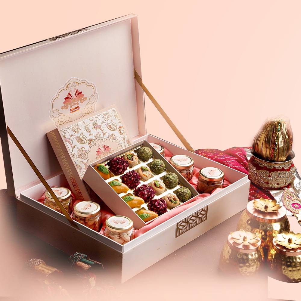 BikanervalaIN's tweet photo. Let the sublime flavors of
@BikanervalaIN mithai gently envelope your household in a loving embrace.
.
.
.
#bikanervala #bikanervalaindia #bikanervalasweets #weddingseason #weddingsweets #wedding #weddingsweetboxes #sweetboxes #weddinghampers #weddinghampers https://t.co/21eC3c0by9