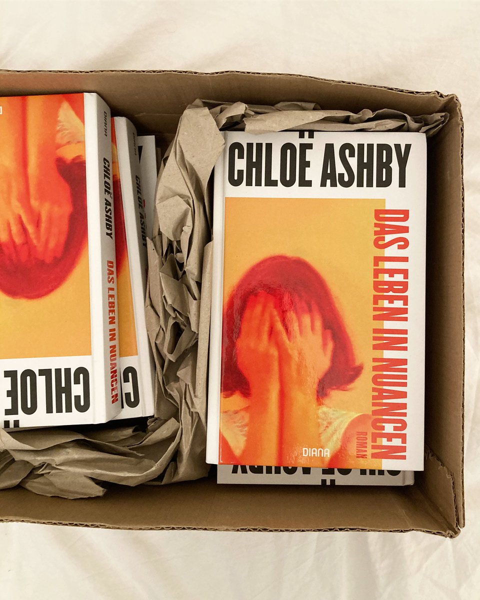 Morning mail that isn’t junk! German-speaking pals, DAS LEBEN IN NUANCEN is out now with <a href="/HeyneVerlag/">Heyne Verlag</a>, with thanks to my editor Inga, translator Kerstin, and <a href="/kburtz50/">Kate Burton</a> and the rest of the rights team at <a href="/CWAgencyUK/">C&W</a> 📦 📚🧡