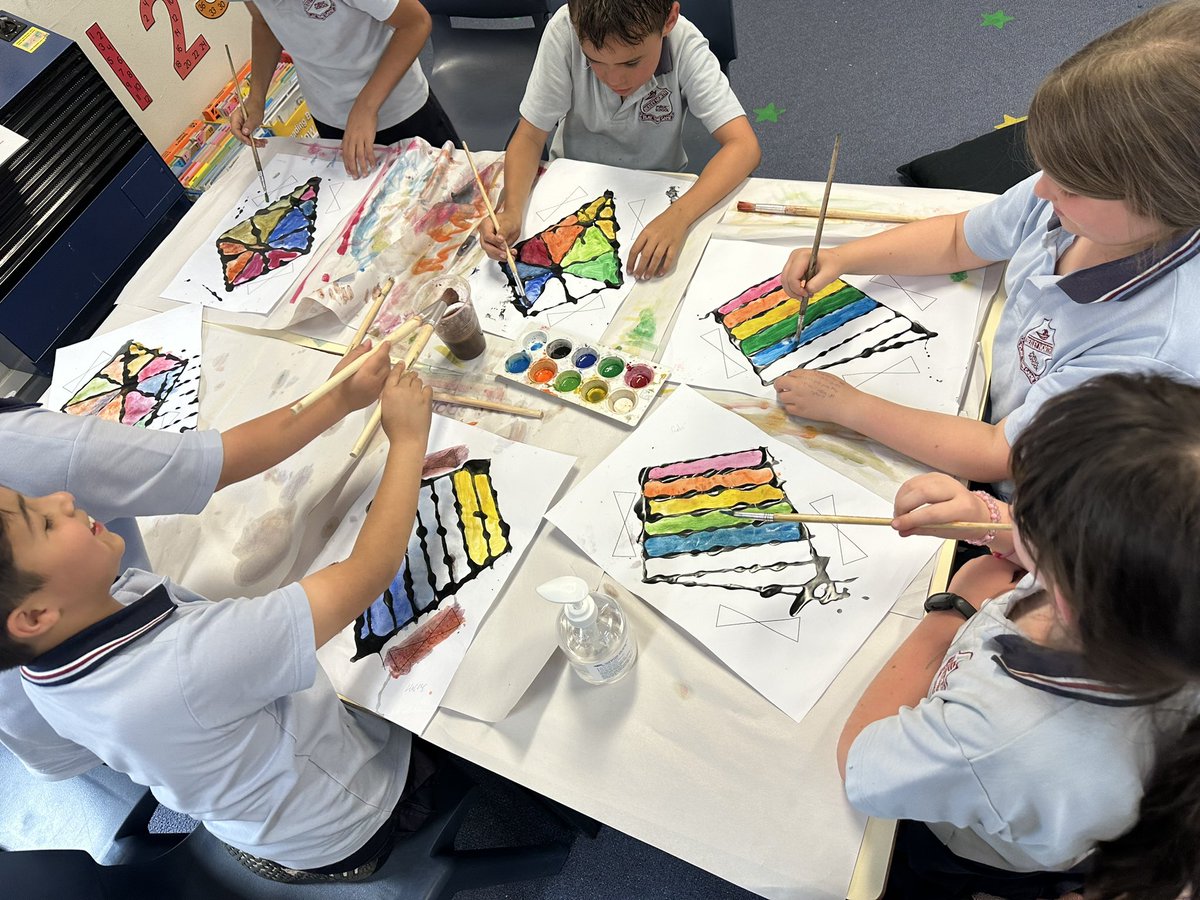 MissGolds_'s tweet photo. Busy at work creating our masterpieces! 😍 https://t.co/aqYj630s56