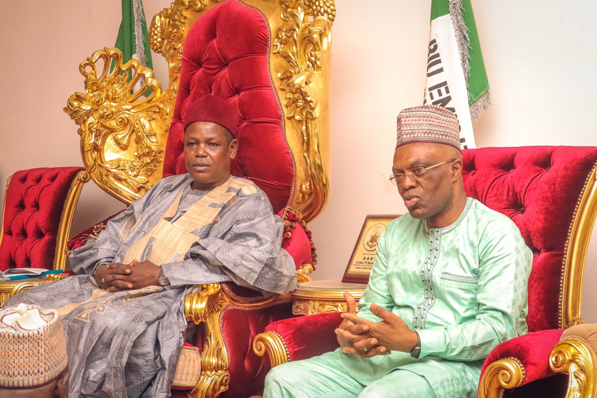 WHONigeria's tweet photo. The @WHONigeria Rep. Dr Walter @WMulombo  paid an advocacy visit to HRH Mai Mustapha Umar Mustapha, Emir of Biu LGA, Borno state where he re-emphasized the invaluable  role of traditional rulers in ensuring that essential health services reach rural communities.”
 
#HealthForAll https://t.co/YmzjpSWsDm