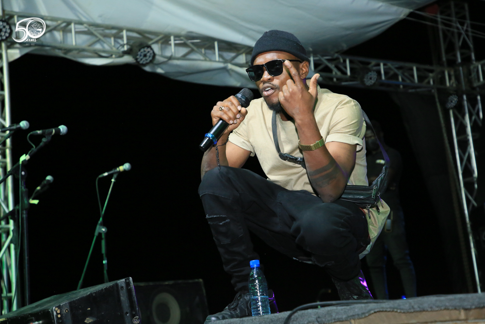 50Beac's tweet photo. 𝐂𝐨𝐧𝐜𝐞𝐫𝐭 𝐝𝐞𝐬 𝟓𝟎 𝐚𝐧𝐬 𝐝𝐞 𝐥𝐚 𝐁𝐄𝐀𝐂: les images du concert qui a réuni plusieurs artistes sur le podium. 
Hassan N'Gnelé, Rolenzo Nkosi Ya Liboso, LYGUY, Wawy-B Trône, Ghis B, Cidson Alguewi et la diva Charlotte Dipanda
#Concert #Beac #Beac50ans #CEMAC https://t.co/2Us2LVXSLH