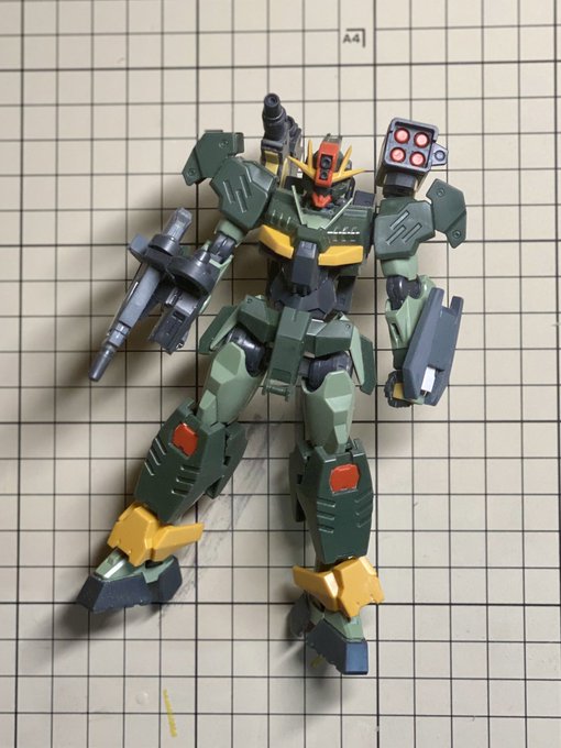 コマンドクアンタ何色で塗ろうか悩んでます…①フルアーマー風②フルアーマー タイプB風③その他 