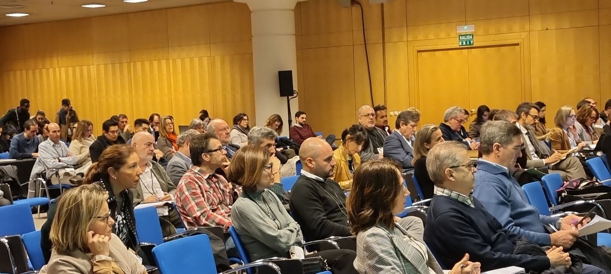 eduperero's tweet photo. Hoy empezamos una jornada fuerte en #Conama2022 de #residuos debatiendo sobre cómo los municipios tienen que afrontar los grandes objetivos que la nueva ley de residuos ha establecido #ST34 https://t.co/Y61c9mBcvk