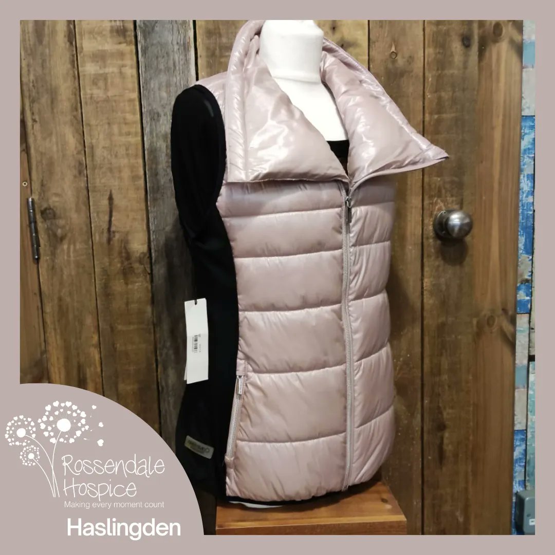 RossHospice's tweet image. Our #DonationOfTheWeek this week can be found in our Haslingden shop.
This fantastic Ladies performance Gillet size Medium is from Calvin Klein  
New with Tags our price £24.99 

#charityshopbargain #chairtyshopfind #designerfind #designerlabel #autumnwear #sustainablefashion