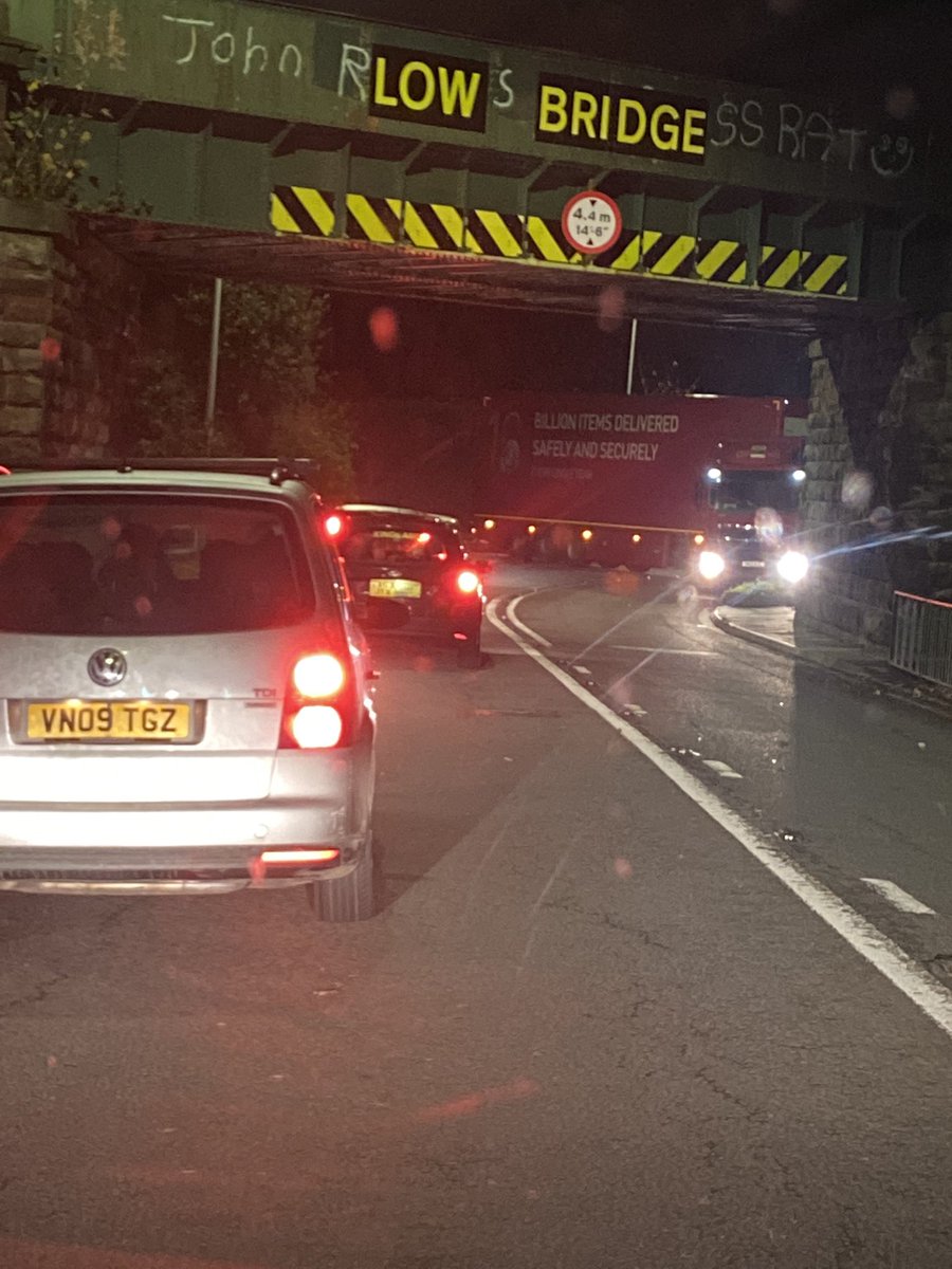 AnMoSportPsych's tweet photo. I appreciate there’s a diversion but the signs are clear from (literally) miles away 

#EngineOff #CouldbeaWhile https://t.co/kujAadEDwz