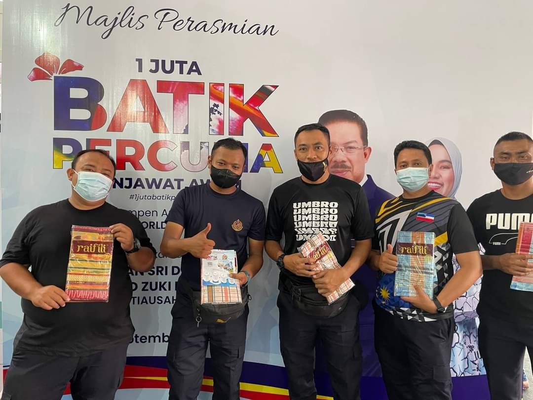 Terima kasih Penjawat Awam ! #batikpercuma #1jutabatikpercuma