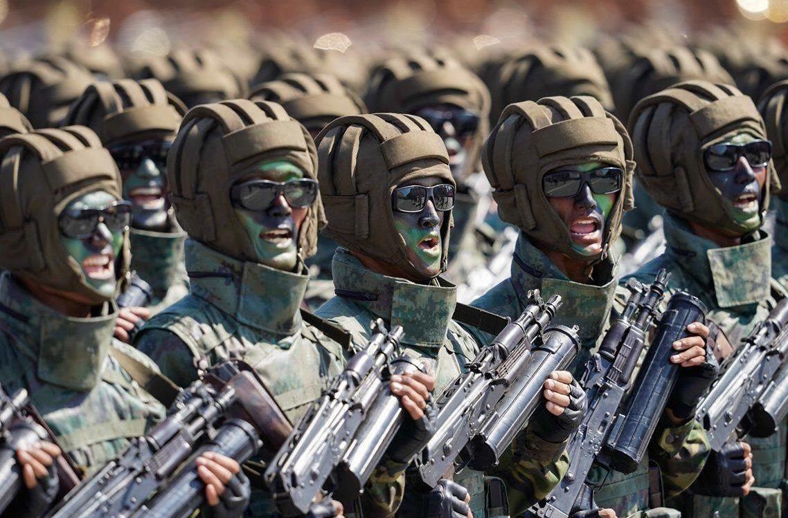 DocStrangelove2's tweet photo. The rarely seen North Korean Type 88 AK's with it's unique helical mags. https://t.co/6LFtayuCC5