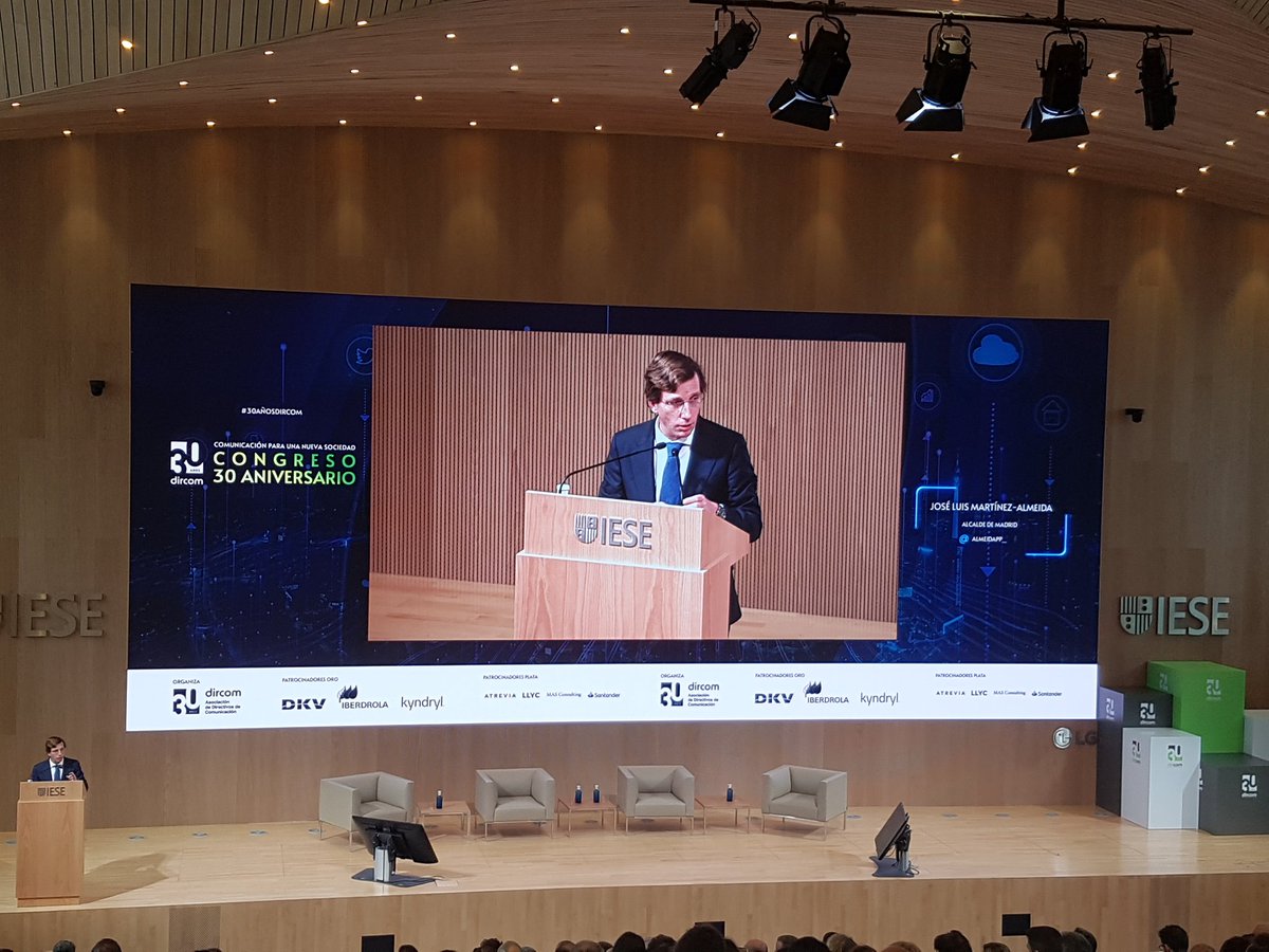 En el 30° aniversario de <a href="/DircomSpain/">Dircom</a> "#Comunicacion para una nueva sociedad".
<a href="/mlopezquesada/">miguel lópez-quesada</a> <a href="/AlmeidaPP_/">José Luis Martínez-Almeida</a> <a href="/iesebschool/">IESE Business School</a> #30AÑOSDIRCOM