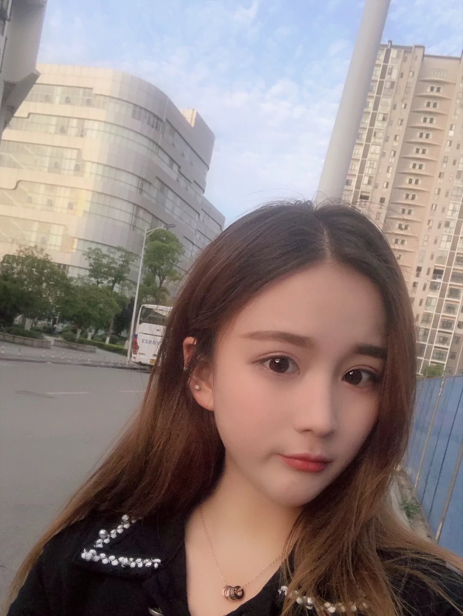 DevinGallacher4's tweet photo. 高雄個人工作室(賴tw0688)
工作忙碌的你需要放鬆心情、
紓解壓力嗎？
魅惑的迷人電眼 甜美的笑容
白皙美腿 互動無敵優
給你前所未有的舒壓體驗
讓您徹底放鬆身心
#高雄按摩 #高雄個人工作室 #水床 #抓龍筋 https://t.co/YAi4oHCsBt