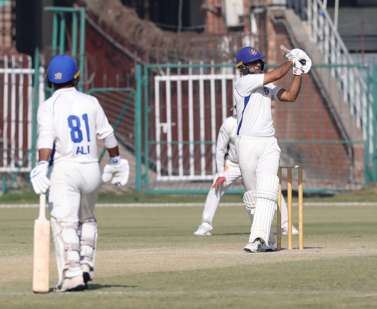 TheRealPCB_Live's tweet photo. Lunch (day 4) at Gaddafi Stadium, Lahore

Southern Punjab: 550-8d &amp; 3-0 (2 ov)
Central Punjab: 490

#SPvCP | #QeAT https://t.co/MIv2fvYzfv