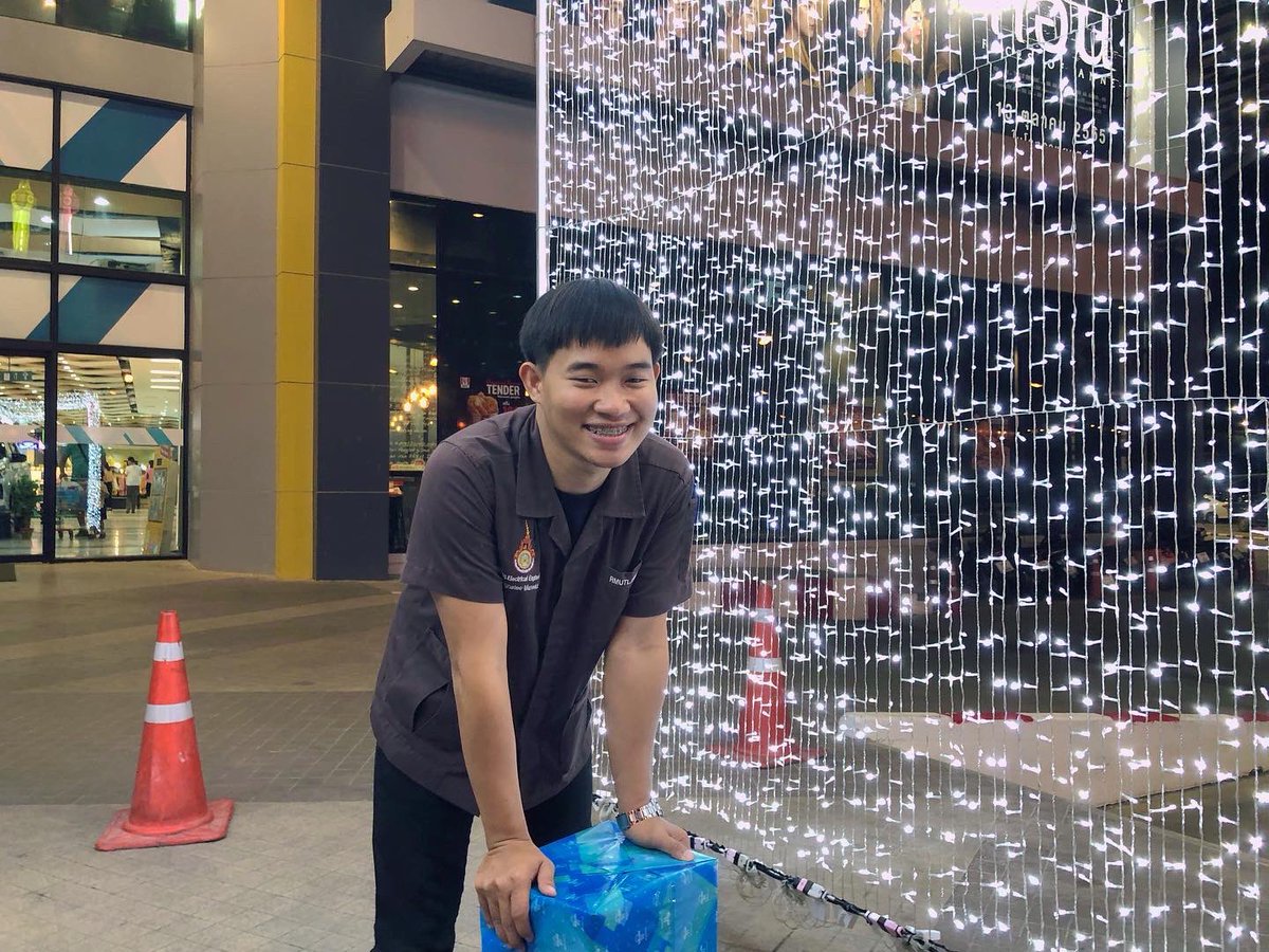 PongnateeM's tweet photo. I will grow up on my ownpath.🌱—>—-🌳#ราชมงคลลำปาง #วิศวกรรมไฟฟ้า #นักศึกษา #Thailand #Rmutl https://t.co/0aNWCThIN5