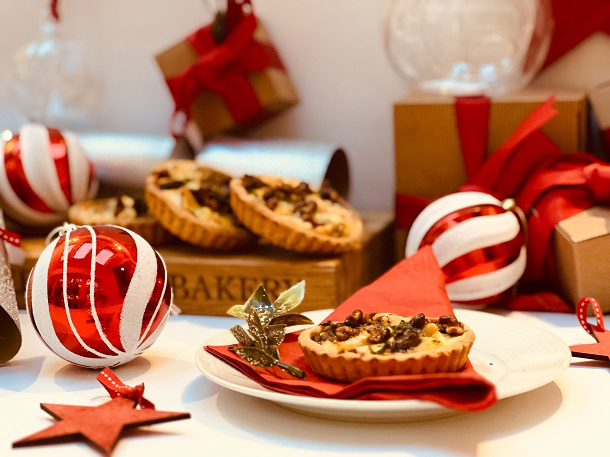 NEW our Brie, Fig & Walnut Tart… it’s a delicious addition to our festive menu 💫 #briefigandwalnut #minichristmascakes #traditionalchristmas 

#healthybread #artisanbread #freshbread  #wellbread #noadditives #nopreservatives #thechoiceisyours 

#whereweshopmatters