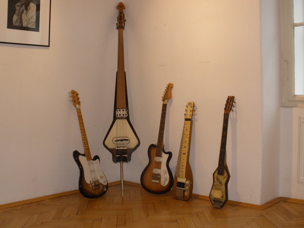 MichalKoran's tweet photo. 1/2 
Dnes by dědovi (byl by mě zabil,kdyby byl věděl,že mu tak říkám) Láďovi Kořánovi bylo 99 let.Odešel-v plném zdraví a elánu po těžkém úrazu-v roce 2015.Jeho životní příběh mě nikdy nepřestane fascinovat a inspirovat.I za tento tweet by mi nejspíš vyhuboval,leč těžko si pomoci https://t.co/6t3KpDrEnI