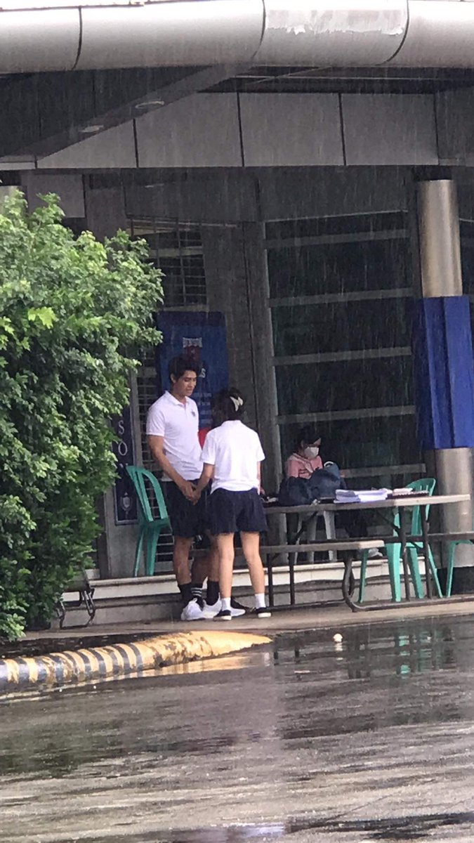 _donatink's tweet photo. dahil magwwatch kami ng AIL later, ito ang ayudang matagal ko nang tinatago noong hih days 🥰HWBDHSKFLVJAJAHAHAHQBEJWJWKAJDJDHS

#DonBelle
#AnInconvenientLove   
#AnInconvenientLoveNowShowing https://t.co/uZBOzTWW5Y