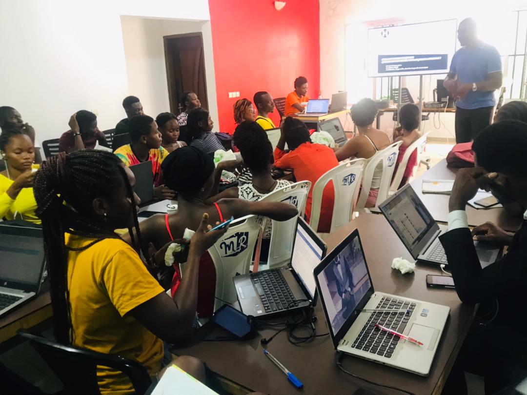 h_fablab's tweet photo. Pour affirmer davantage notre rôle dans la promotion de l'entrepreneuriat, lors de la semaine de l'entrepreneuriat du 15 novembre, nous avons animé le thème : #Fablab et entrepreneuriat : quelles opportunités pour les jeunes Africains ?
#HFabLab #MakeAfrica #Refao https://t.co/bMwqQlkguc