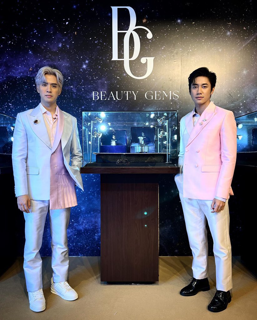 QinLv99's tweet photo. Whose CP is so suitable?
Oh, my family's
 #THAINESSCOUTURExJF https://t.co/khS1Utrb8p