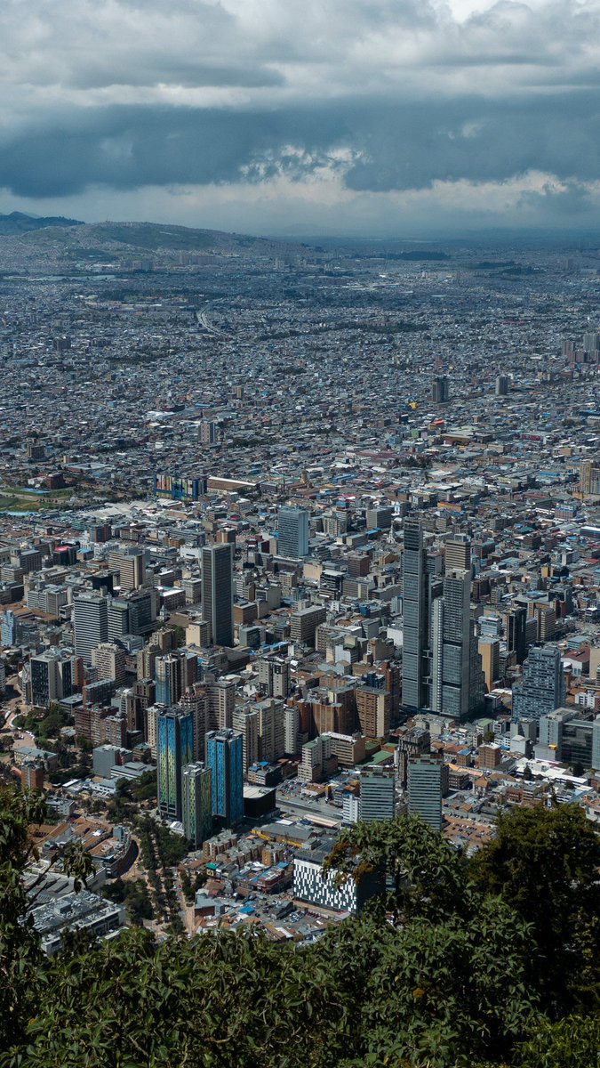 umutkebabci's tweet photo. Downtown #Bogotá and #Favela of #Medellín called #communa13 

#travel
#explore 
#photography 
#shotoniphone 
#colombia https://t.co/XjcZEu6jM2