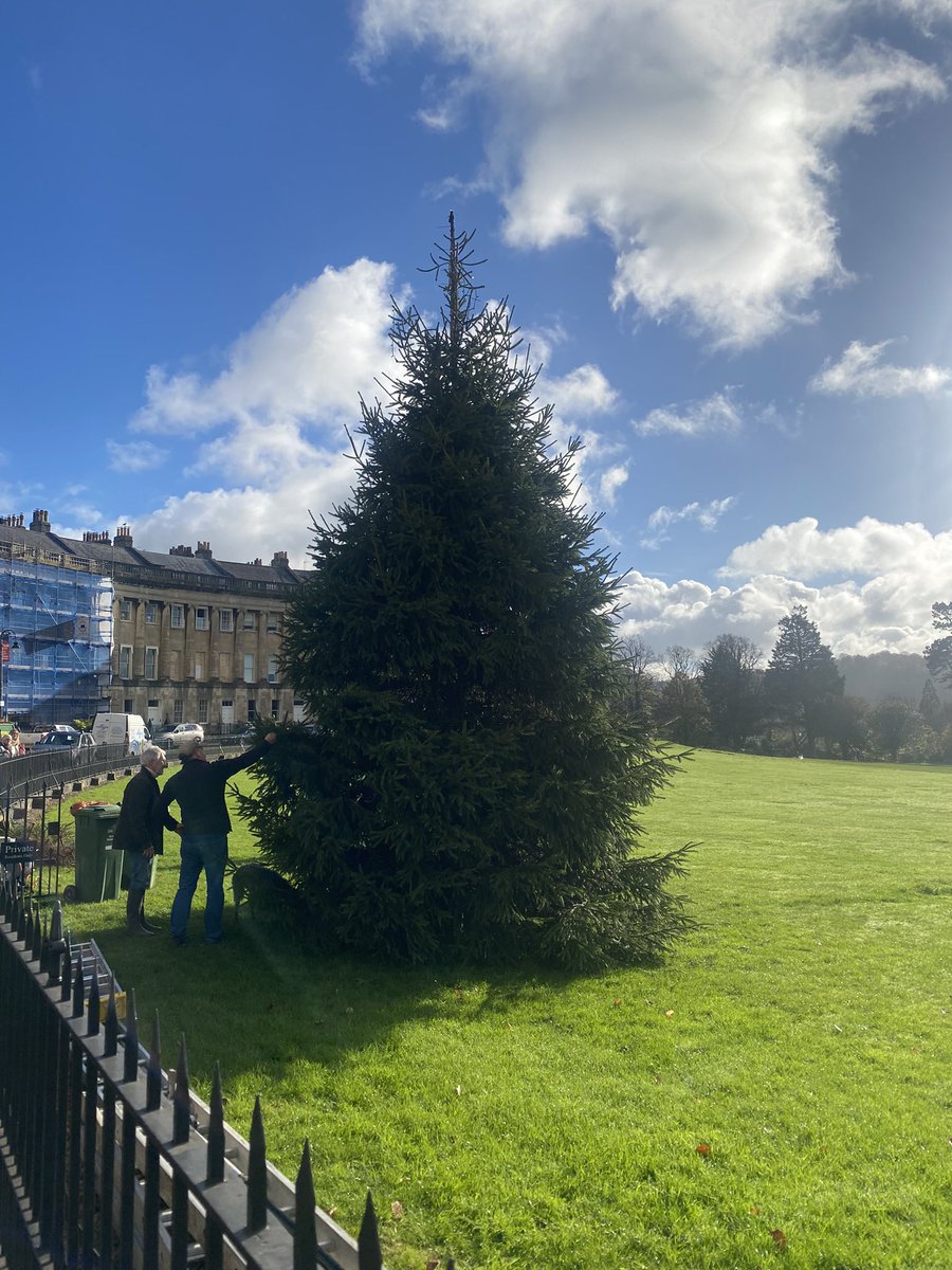 thercsbath's tweet image. 🎄And it’s up!🎄
Now all we need are some resident volunteers to help with the tricky job of hanging the lights