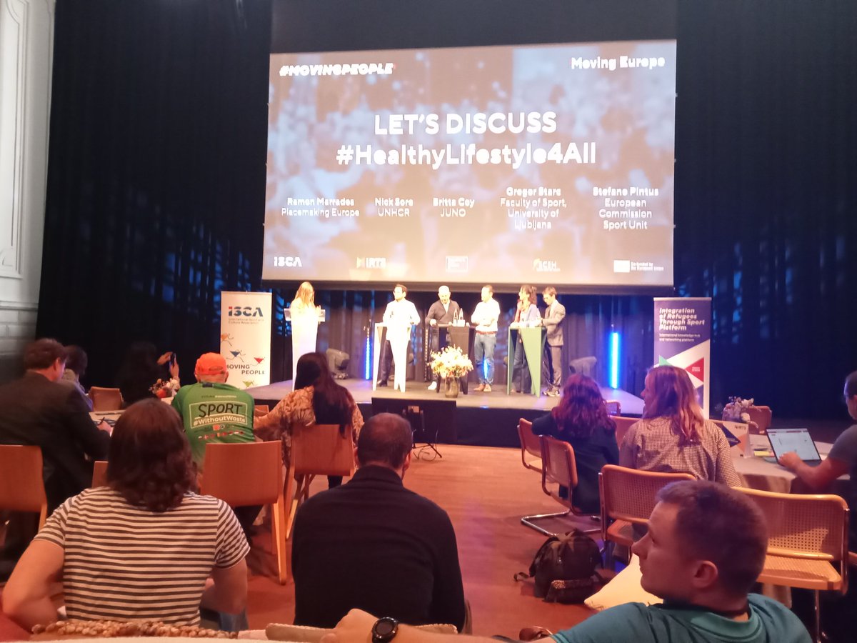 dragoneslvpies's tweet photo. El urbanista @RamonMarrades defiende en #MovingEurope la necesidad de poner la actividad física en el centro de los espacios públicos. #WeareAllPlaceMakers!!! https://t.co/jFnCyaQYwH