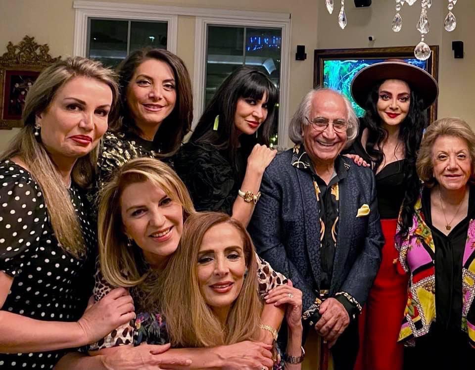 سپاس از فیسبوک که گاهی در این غوغای وهم انگیز روزگار بیاد میآورد که دوستانی هستند که می‌شود اندکی از اندوه های این دوران درکنارشان کاست 🌺💐💕👏 #caligraphy #persianartist nft #nftart #nfthistory #aligraphy #opensea #openseanft #irannft