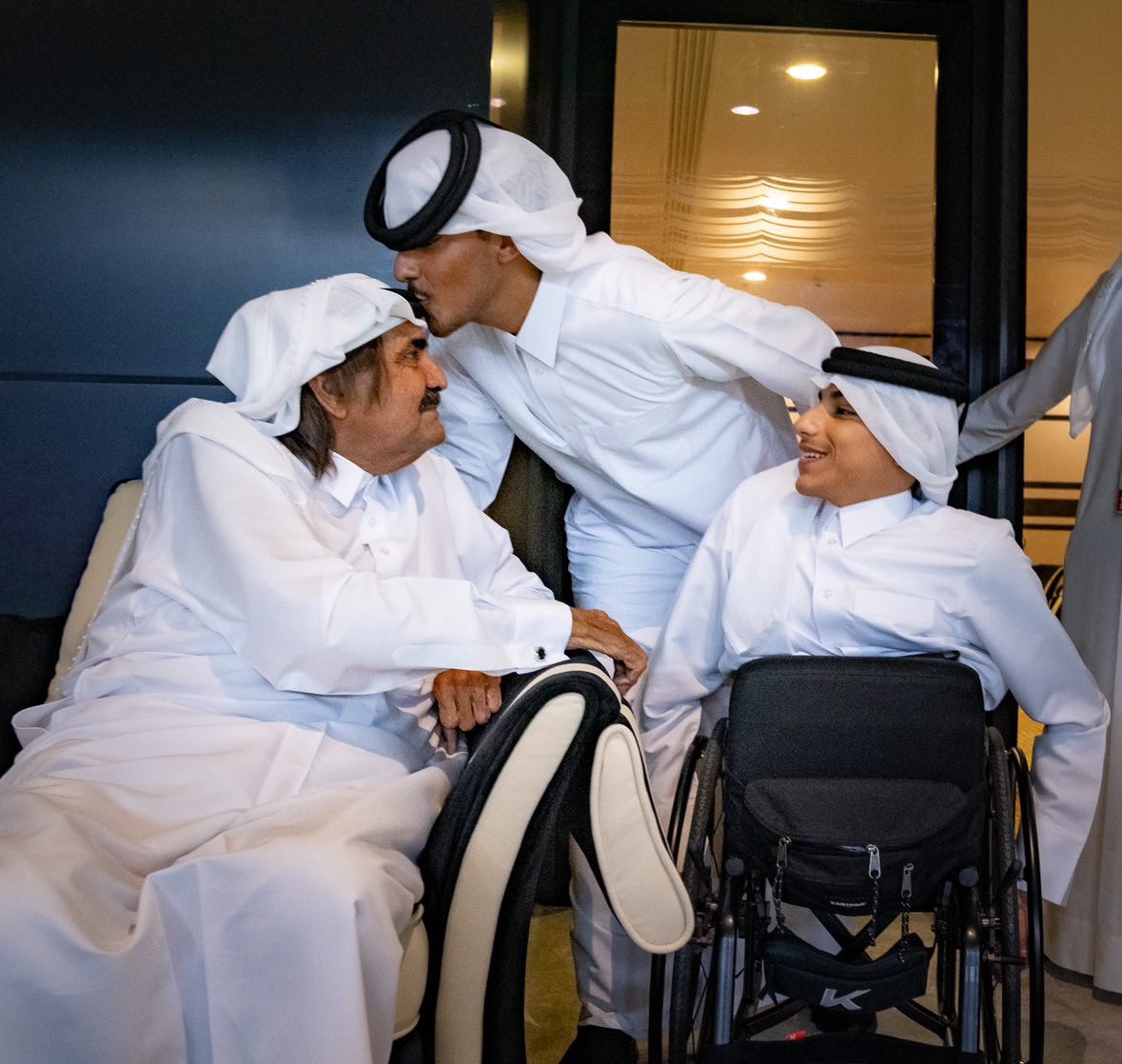 g_almuftah's tweet photo. سمو الأمير الوالد الغالي❤️
المصور : تميم اليافعي https://t.co/S1PmMq56P2
