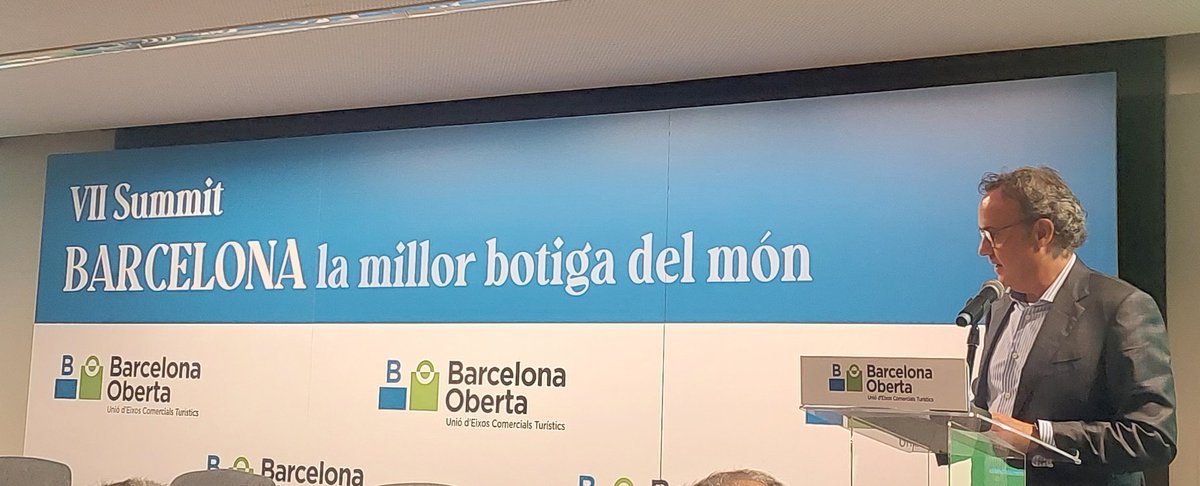 jordifolchr's tweet photo. Al VII Summit Barcelona la millor botiga del món!! Organitzat per @BarcelonaOberta  al @CdEconomia amb el comerç, sempre amb Barcelona!! #millorbotigadelmon https://t.co/fviDXn3ENl
