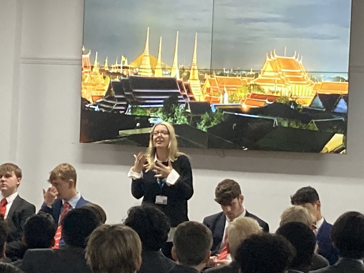 LGS_Yates's tweet photo. Mrs Henderson is leading today’s #YatesHouse assembly: loving the city… sharing her fear of birds and how she conquered it. #ConquerYourFear https://t.co/xHjvEI9VwE