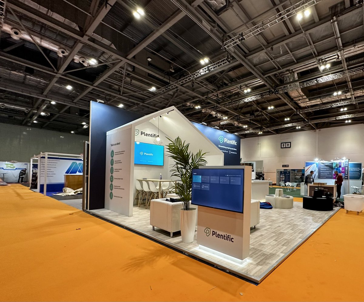 CustomCreative tweet media