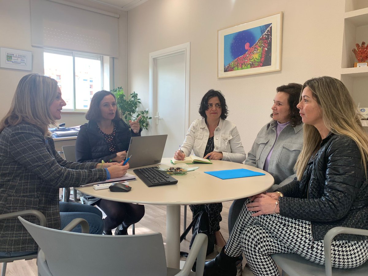 Asociación AUTISMO SOMOS TODOS (@amudeft) on Twitter photo Reunión en la Dirección General de Persona con Discapacidad con la Directora Conchita Ruiz y con Salvadora Titos, Técnica Consultora en Política Social. 
Nos explicaron y resolvieron dudas acerca de diferentes procedimientos contribuyendo a dar un mejor servicio. Reunión en la Dirección General de Persona con Discapacidad con la Directora Conchita Ruiz y con Salvadora Titos, Técnica Consultora en Política Social. 
Nos explicaron y resolvieron dudas acerca de diferentes procedimientos contribuyendo a dar un mejor servicio.